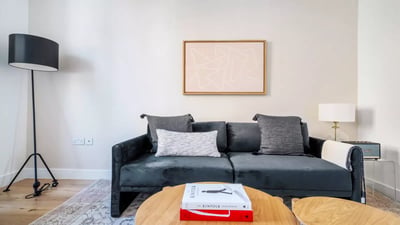 Flat Russell Gardens in Greater London