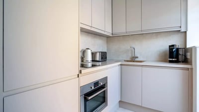 Flat Russell Gardens in Greater London