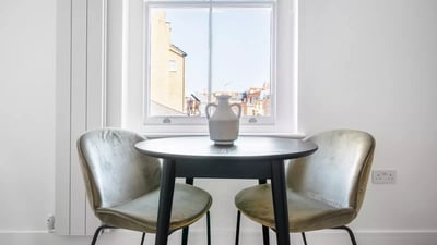 Flat Russell Gardens in Greater London