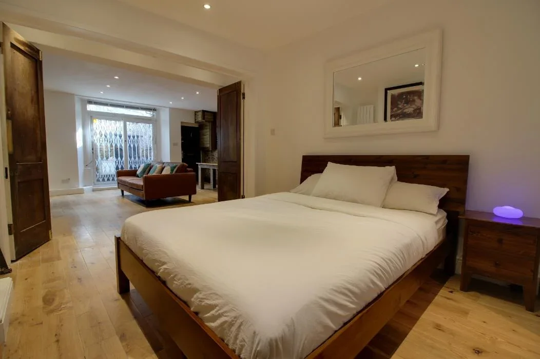 Flat Eversholt Street in Greater London