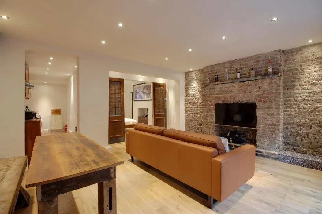 Flat Eversholt Street in Greater London