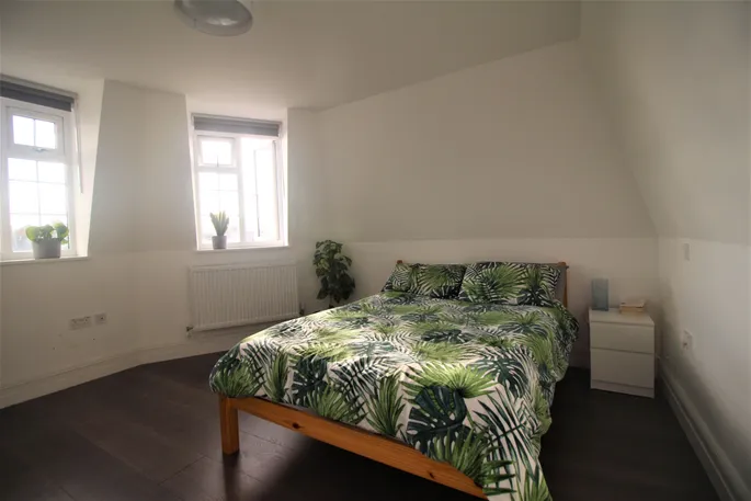 Flat Wendover Road in Greater London