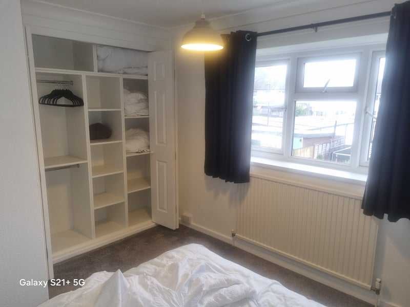 Room Wainwrights in Crawley