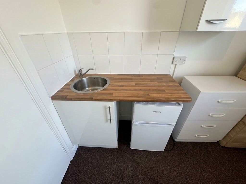 Room Stanstead Road in Greater London