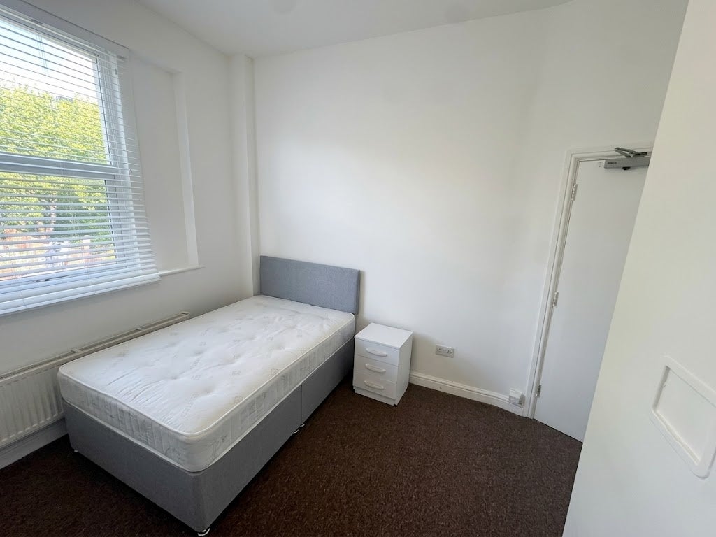 Room Stanstead Road in Greater London