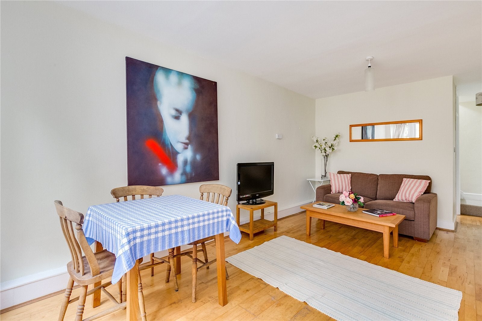 Flat Harwood Road in Greater London