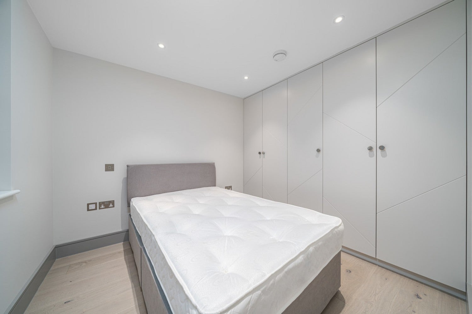 Flat Lots Road in Greater London