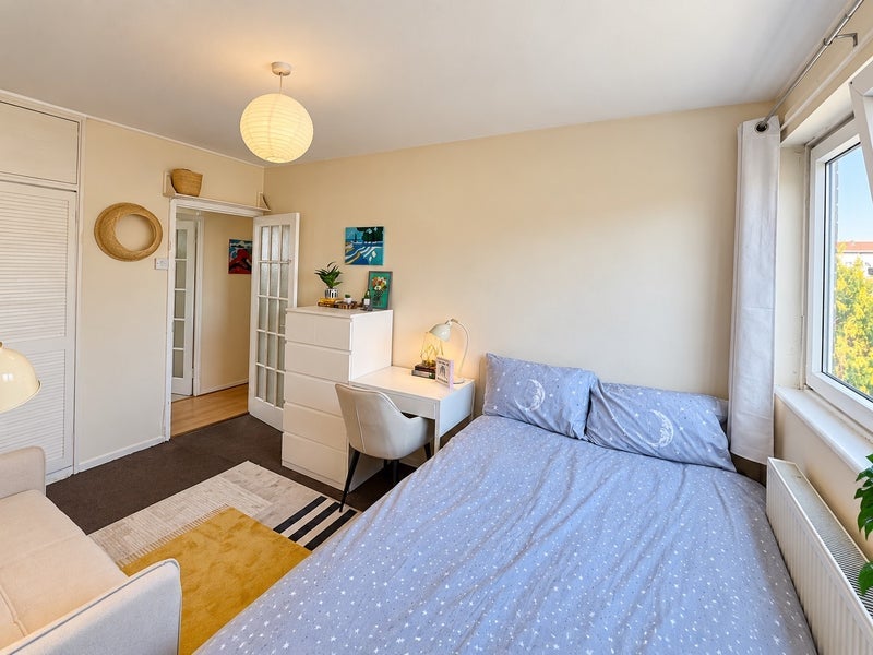 Room Nuttall Street in Greater London