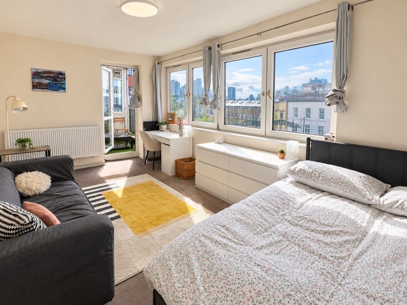 Room Nuttall Street in Greater London