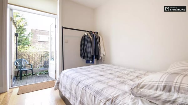 Room Cambridge Heath Road in Greater London