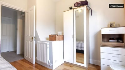 Room Cambridge Heath Road in Greater London