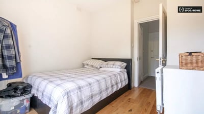 Room Cambridge Heath Road in Greater London