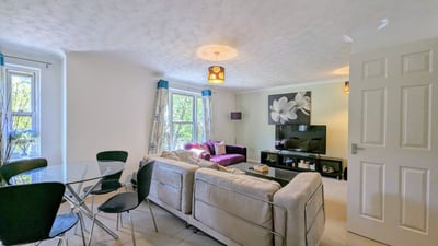 Flat Buckingham Square in Milton Keynes