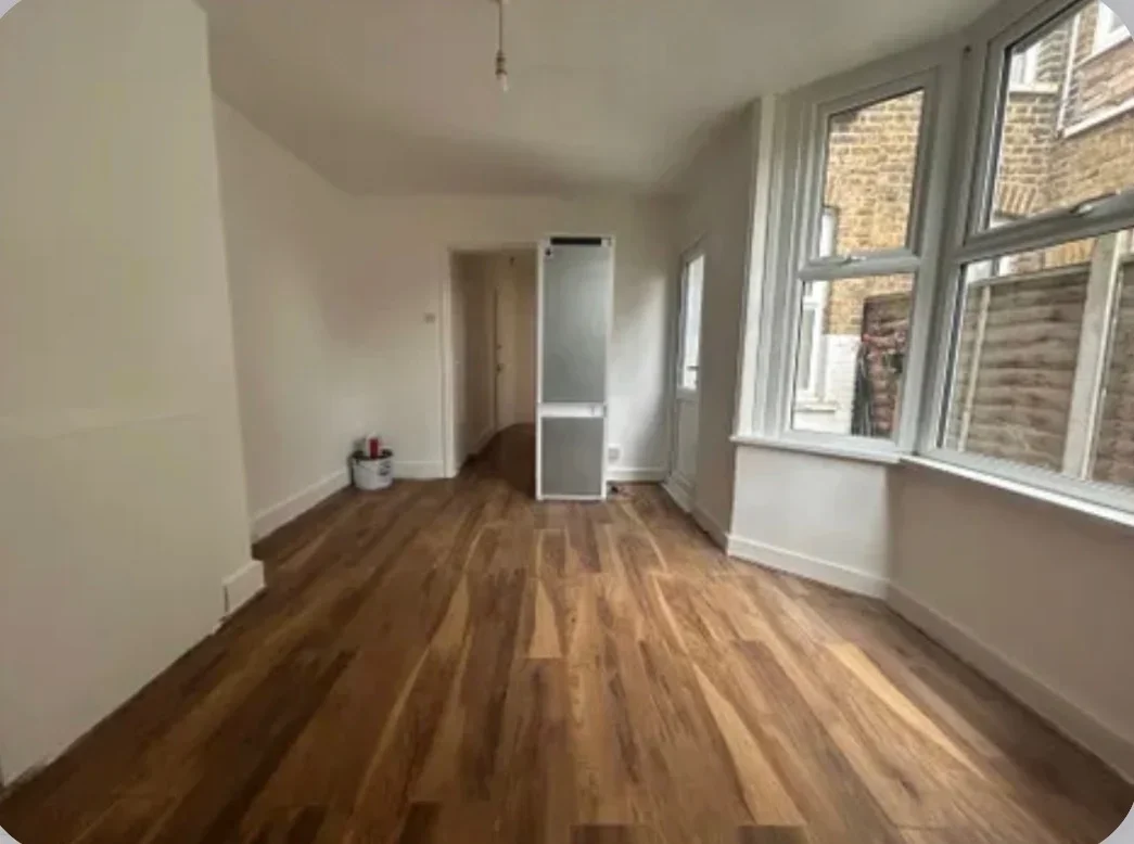 Flat Nags Head Road in Greater London