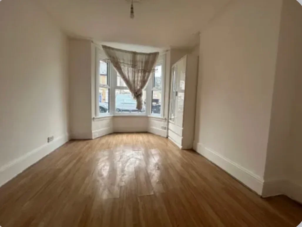 Flat Nags Head Road in Greater London