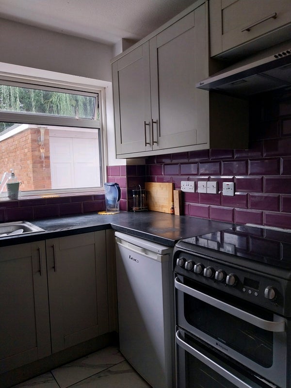 Room Rowley Road in Warwick