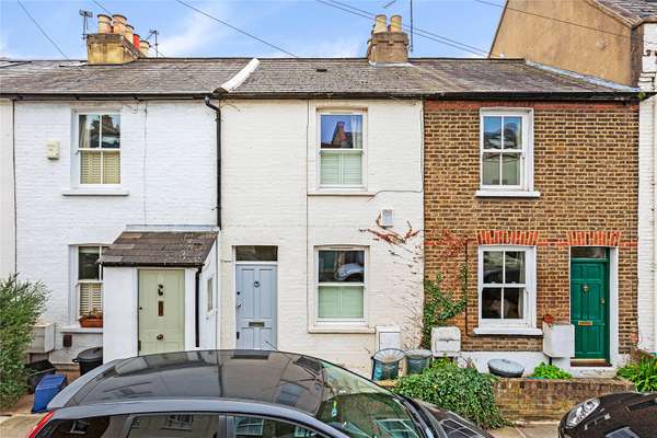 House Westfields Avenue in Greater London