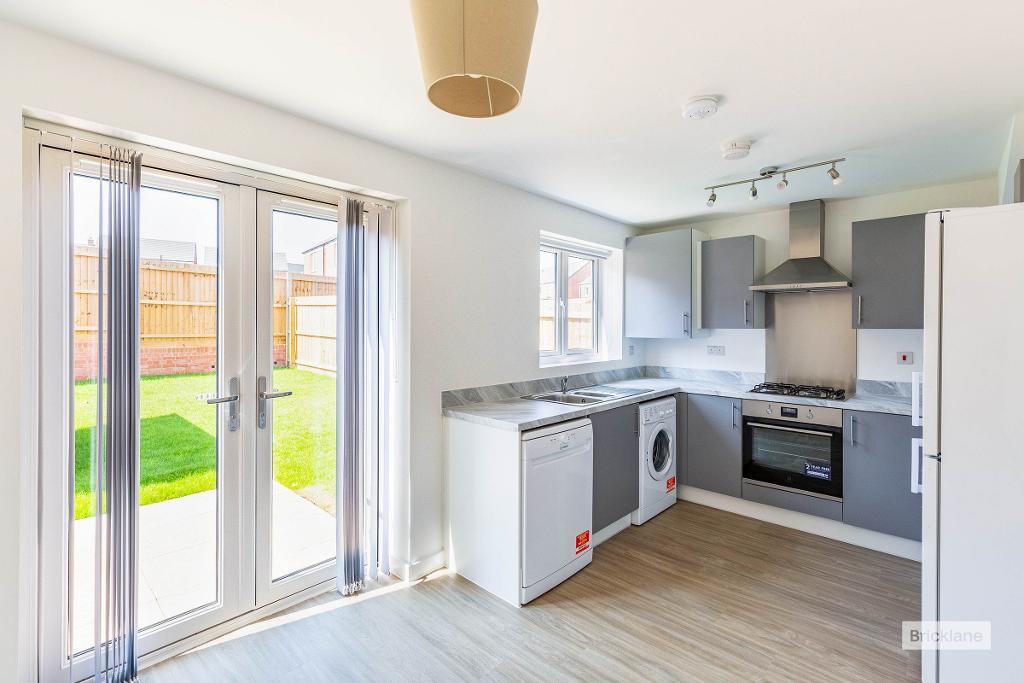 House Woburn Close in Weldon