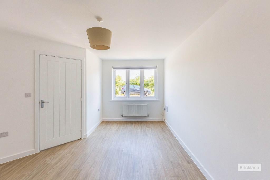 House Woburn Close in Weldon