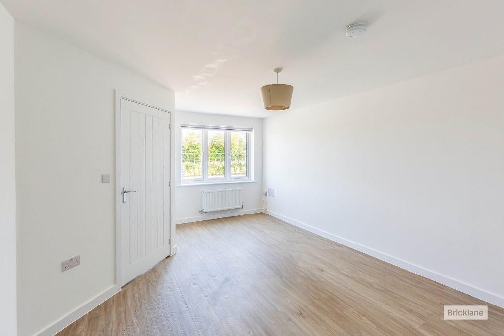 House Woburn Close in Weldon