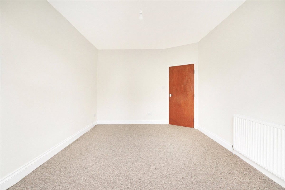 Flat Wolsey Avenue in Greater London