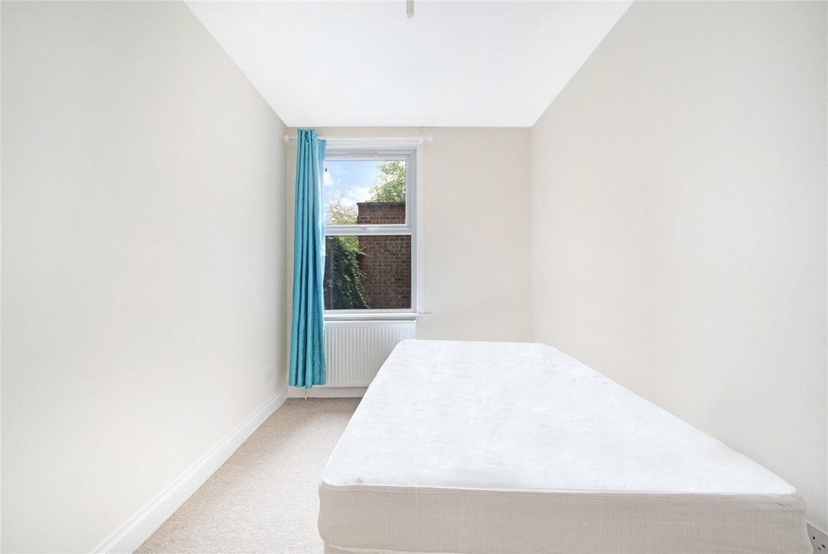 Flat Wolsey Avenue in Greater London