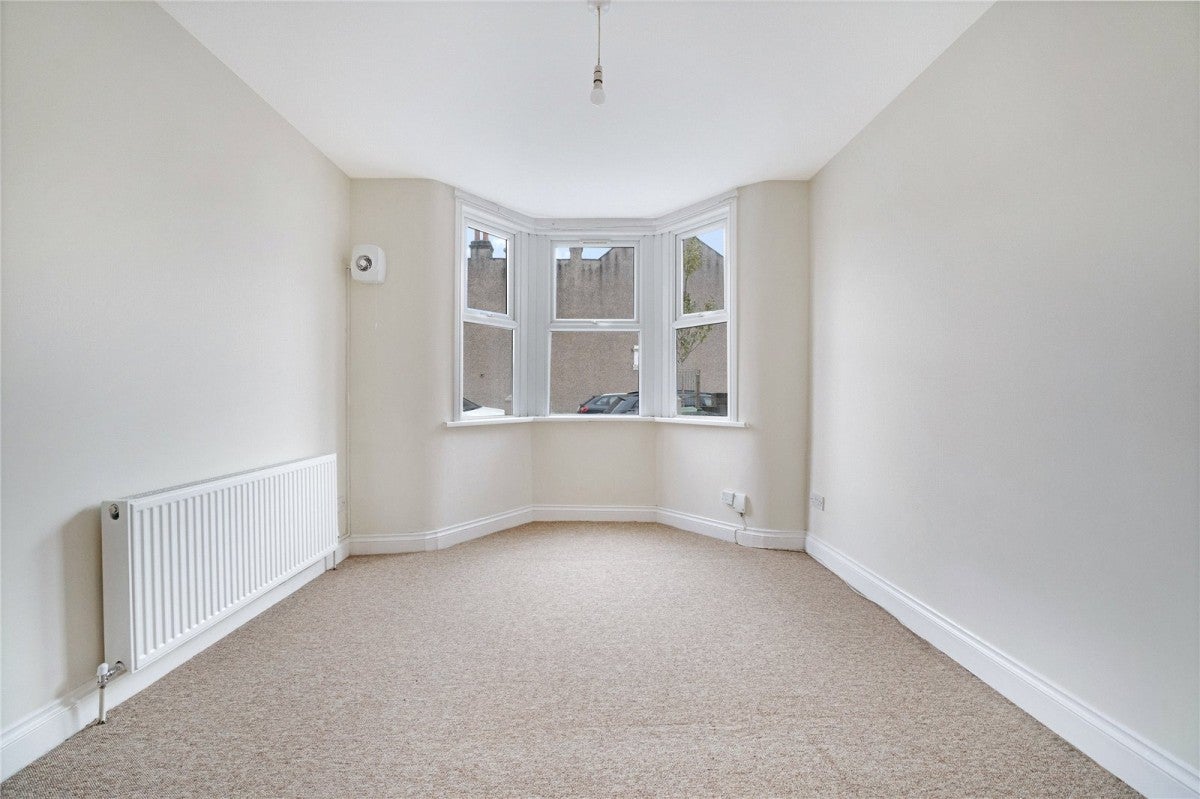 Flat Wolsey Avenue in Greater London