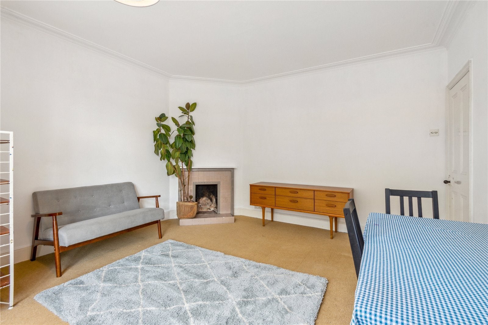 Flat Cleveland Avenue in Greater London