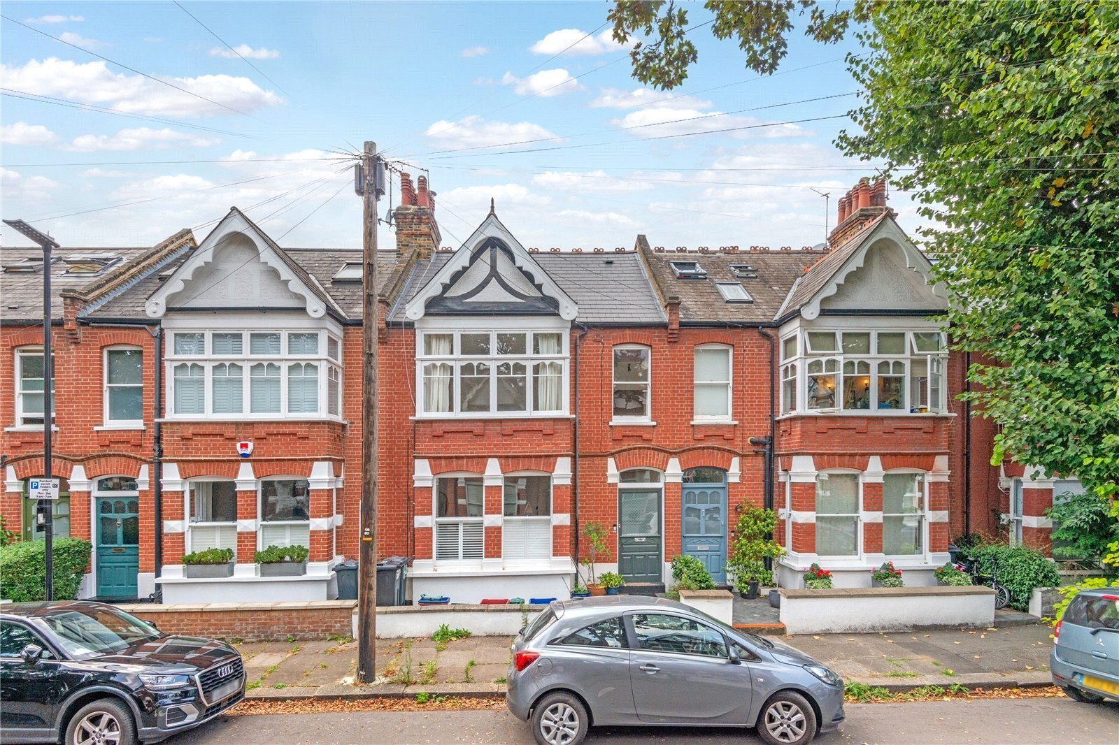 Flat Cleveland Avenue in Greater London