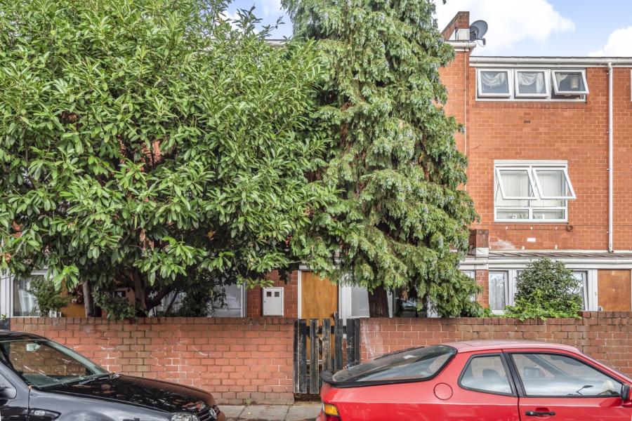 House Trafalgar Avenue in Greater London