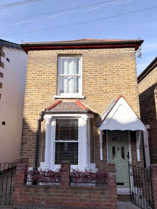 House Browns Road in Greater London
