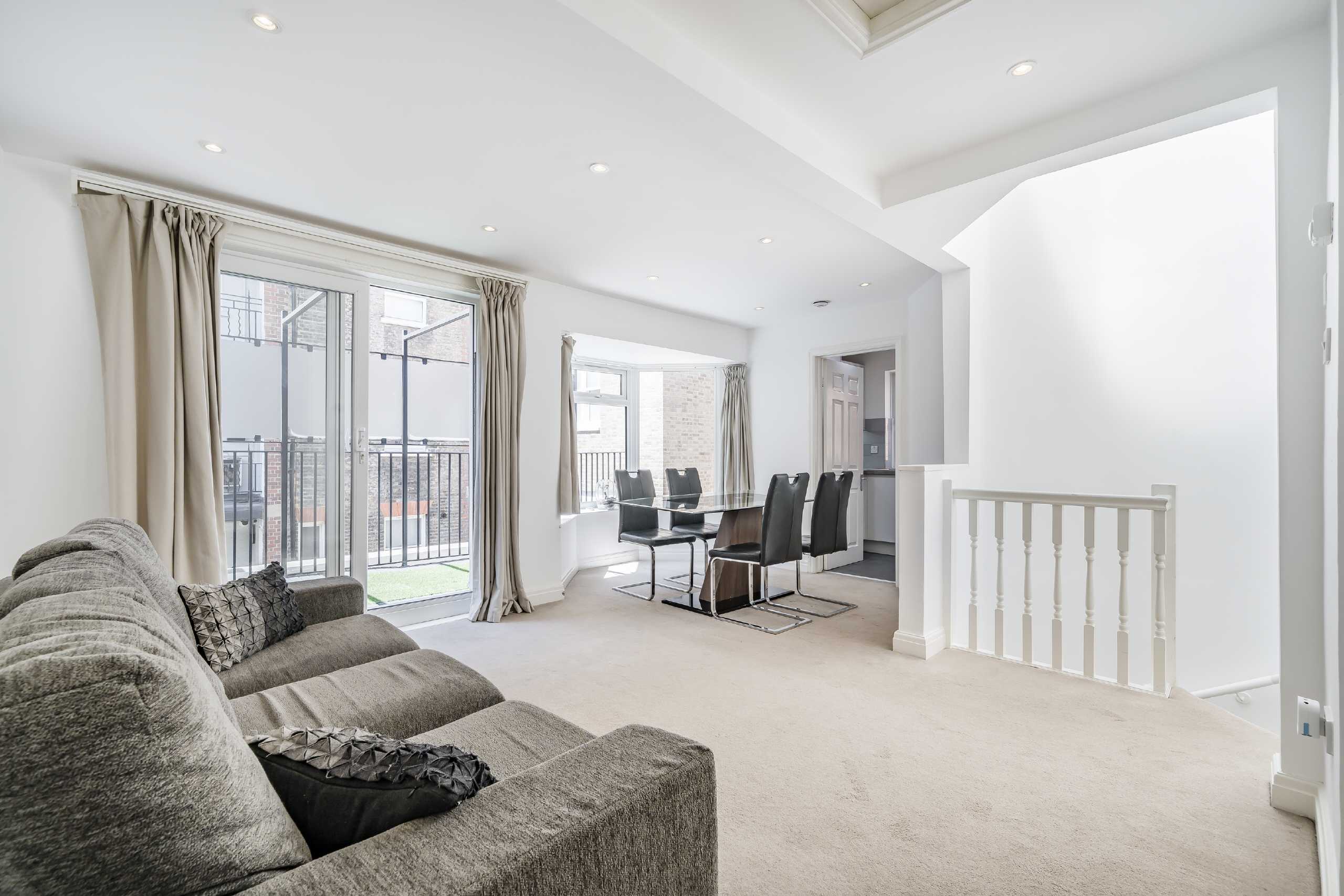 Flat Romney Mews in City of Westminster