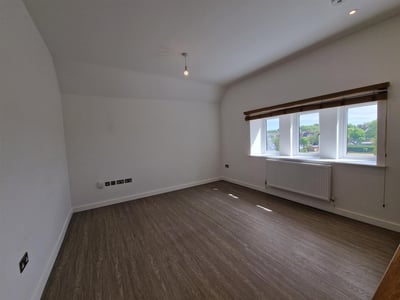 Flat Radnor Park Avenue in Folkestone and Hythe District
