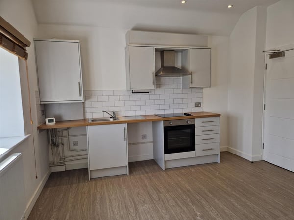 Flat Radnor Park Avenue in Folkestone and Hythe District
