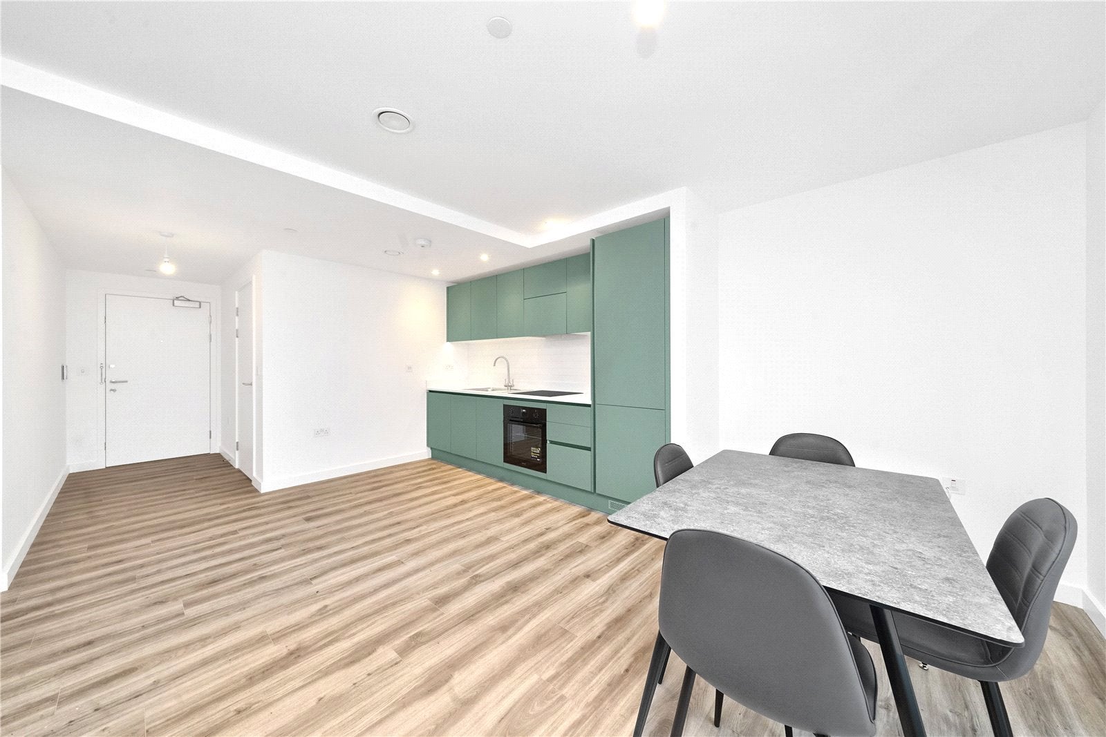 Flat Vivaldi Court in Walton