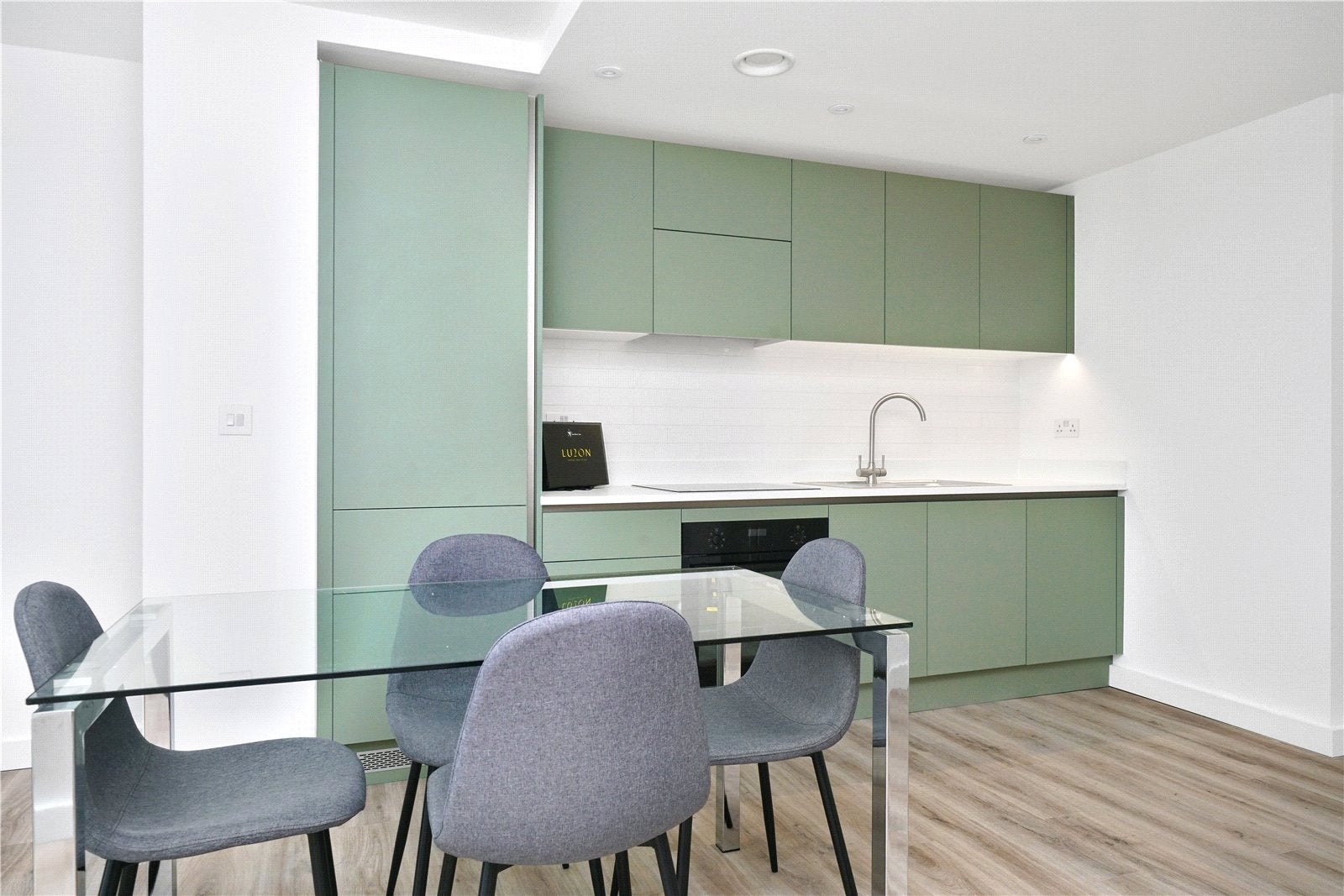 Flat Vivaldi Court in Walton
