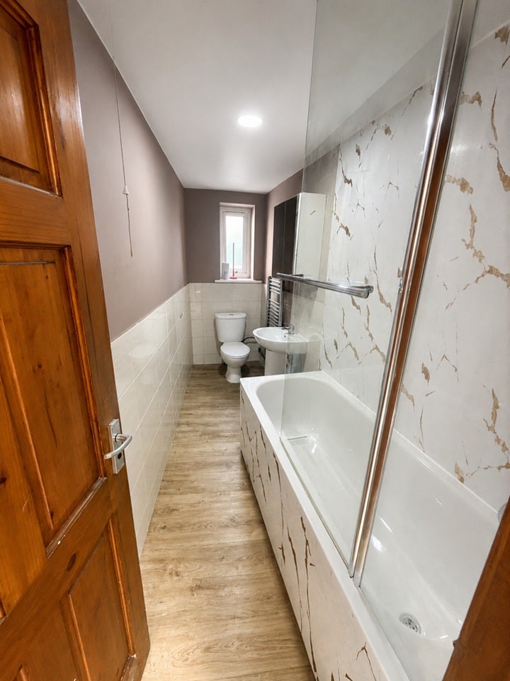 Flat Cathall Road in Greater London