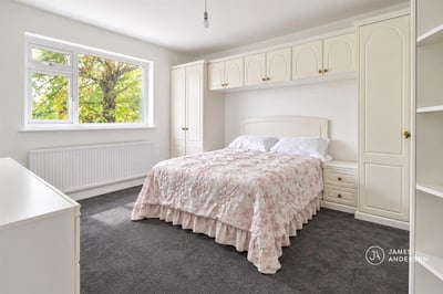 Flat Queensgate Gardens in Greater London