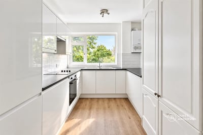 Flat Queensgate Gardens in Greater London