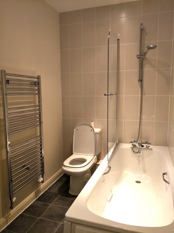 Room Commonwealth Avenue in Manchester