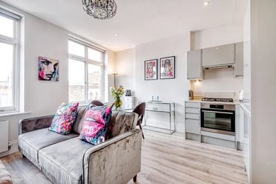 Flat Bakers Passage in Greater London