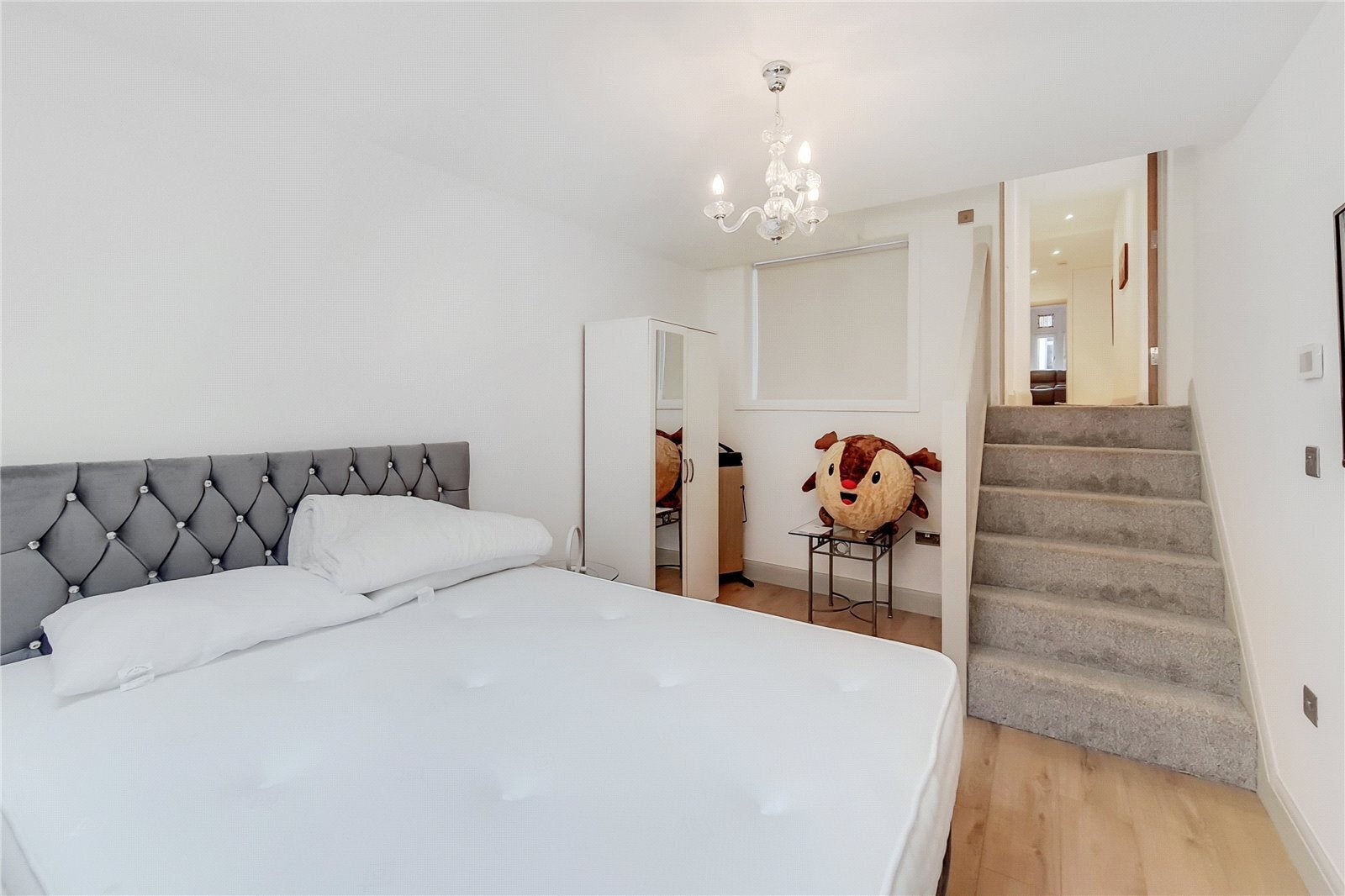 Flat Burston Road in Greater London