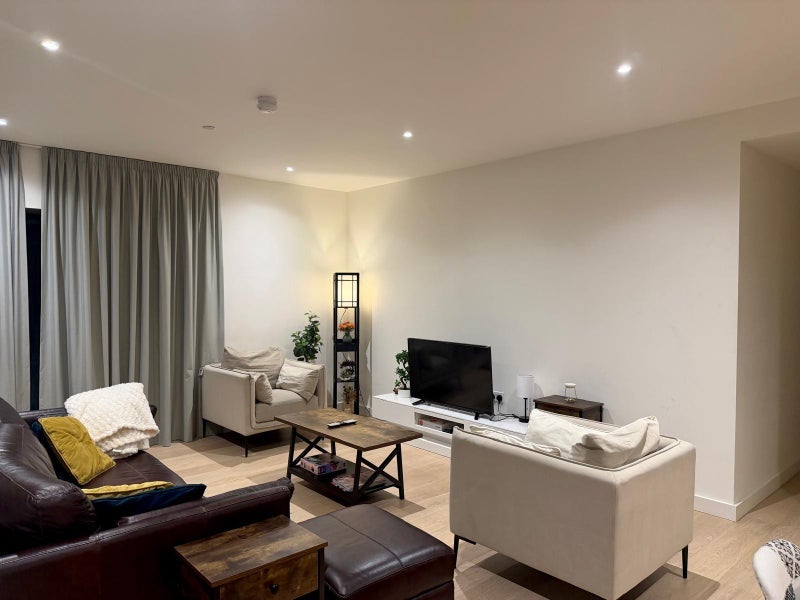 Flat Royal Crest Avenue in Greater London