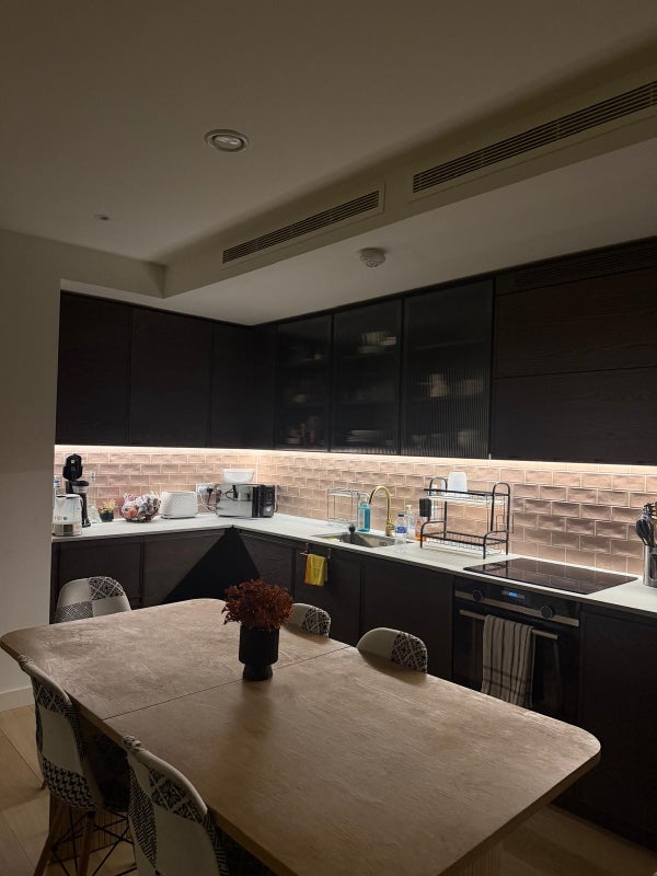 Flat Royal Crest Avenue in Greater London