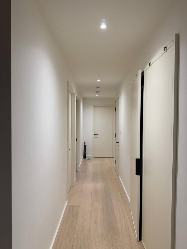 Flat Royal Crest Avenue in Greater London