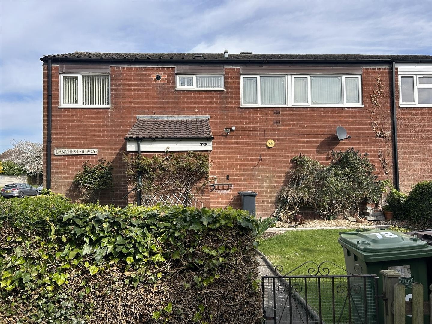 Flat Lanchester Way in Smith's Wood