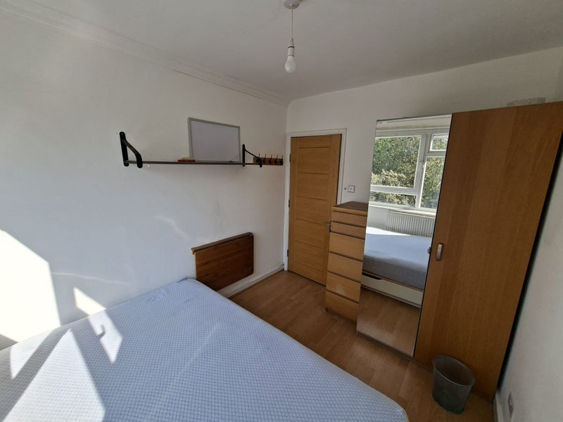 Room Cropley Street in Greater London
