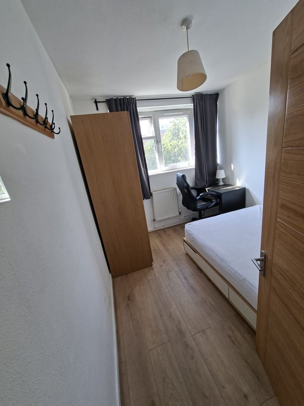 Room Cropley Street in Greater London