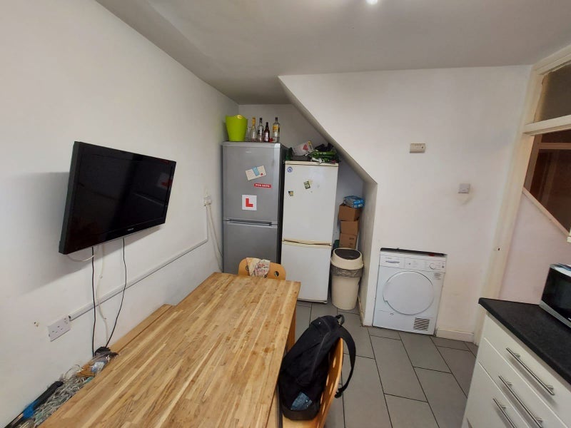 Room Cropley Street in Greater London