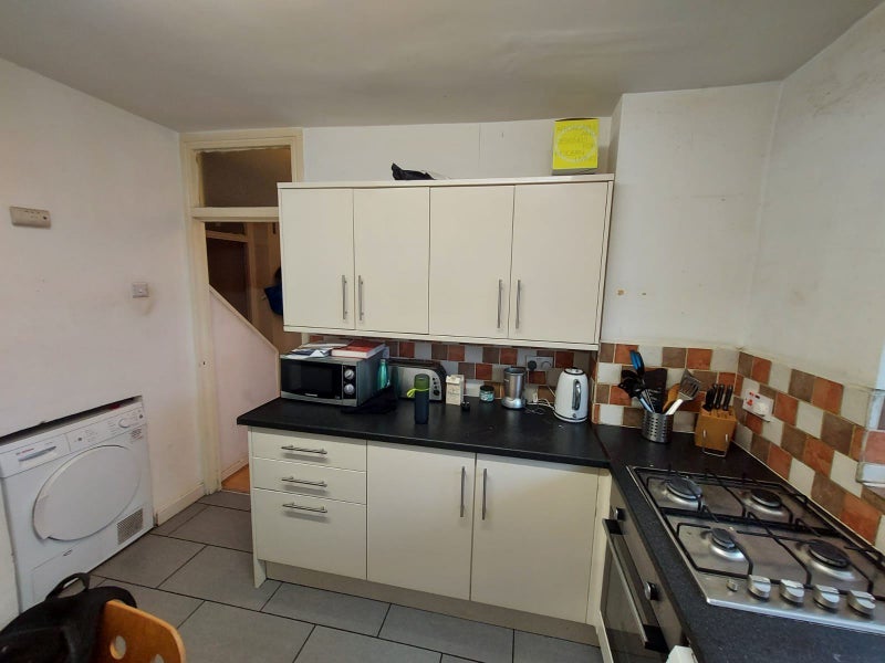 Room Cropley Street in Greater London